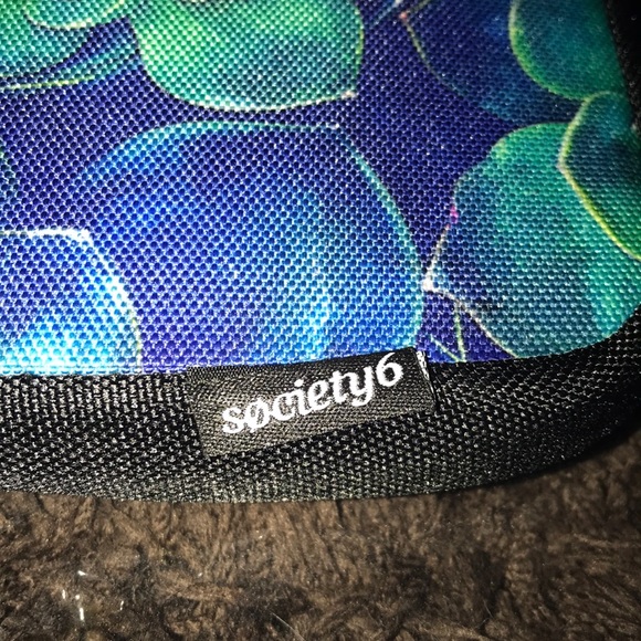 NWT green floral tech case - Picture 3 of 6